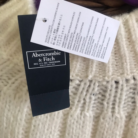 Abercrombie Woman Sm NWT Fuzzy Mock Cream Sweater - Picture 6 of 13